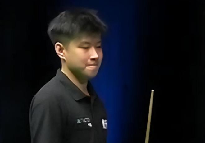 侧翼驱动的 侧翼驱动的